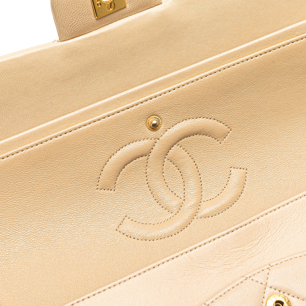 Pre-Loved Chanel Medium Classic Lambskin Double Flap - Picture 8 of 12